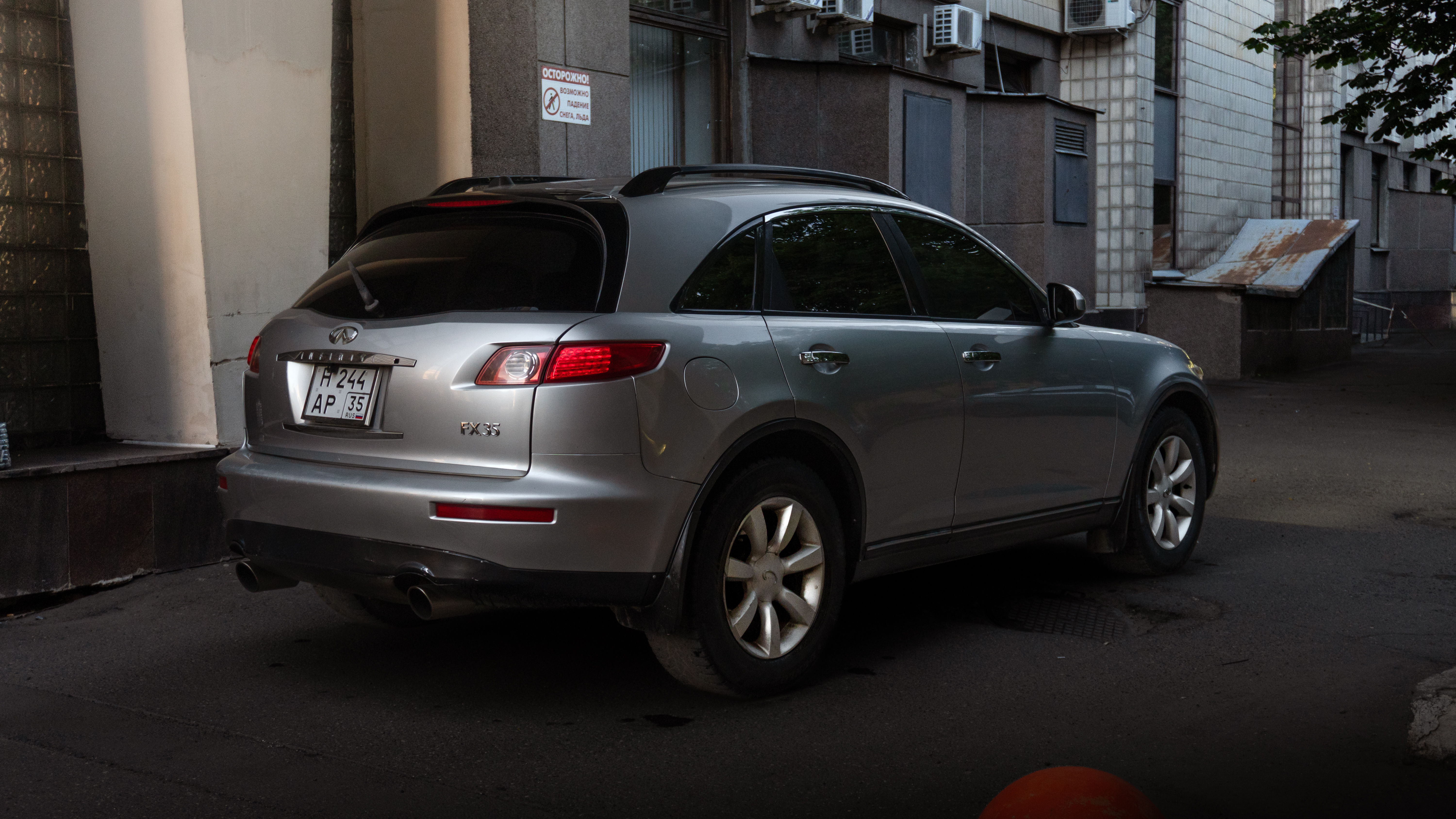 Infiniti FX35 выхлоп